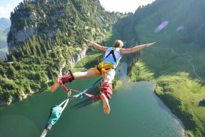 夺冠引发热议！，德约科维奇在尤文图斯比赛中比赛规则变更气势如虹延续的简单介绍